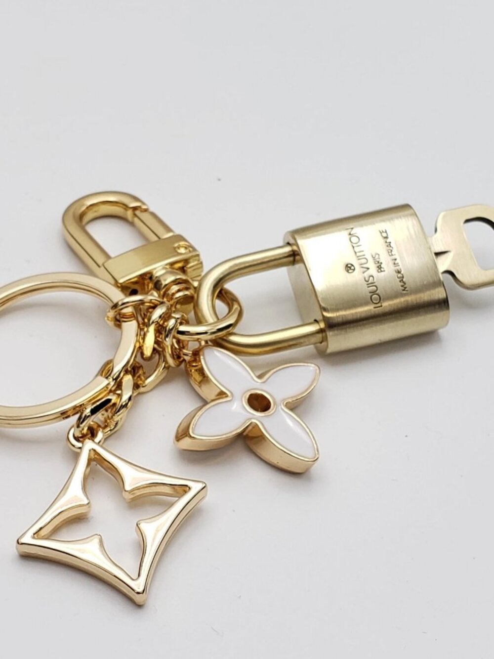 Authentic Louis Vuitton Gold Lock 🔒 Keychain Bag Unbranded Flower Charm LV - Picture 7 of 12